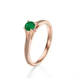 Pierścionek z różowego złota ze szmaragdem AJPZ_122 Pierścionek z różowego złota ze szmaragdem AJPZ_122